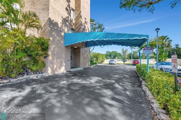5260 2nd Ave, Boca Raton, FL 33487