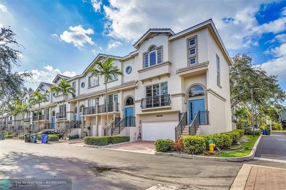 1902 Coral Heights Ct, Fort Lauderdale, FL 33308