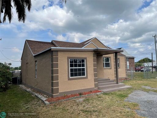 554 1st St, Belle Glade, FL 33430