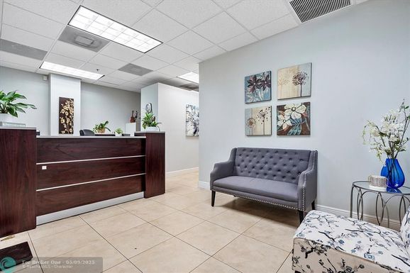 5803 151st St, Miami Lakes, FL 33014