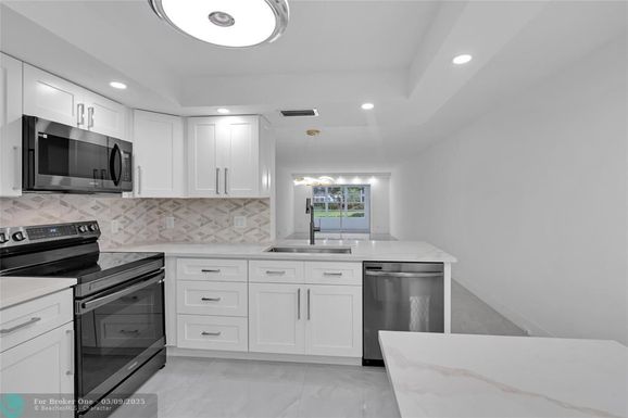 2001 Granada Dr, Coconut Creek, FL 33066