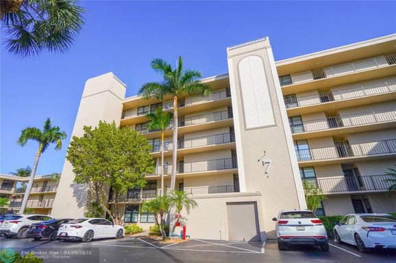 7 Royal Palm Way, Boca Raton, FL 33432