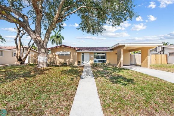 1812 44th Ave, Hollywood, FL 33021