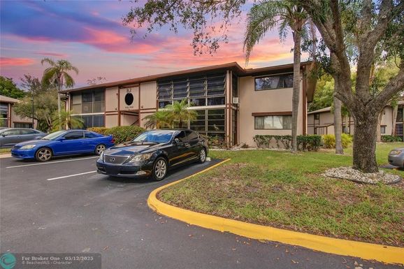 9926 Belfort Cir, Tamarac, FL 33321