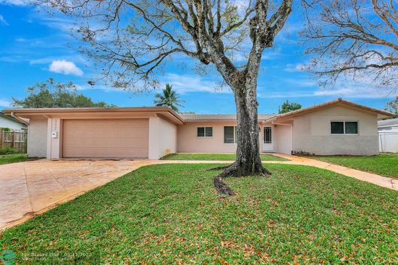 302 58th Ave, Plantation, FL 33317