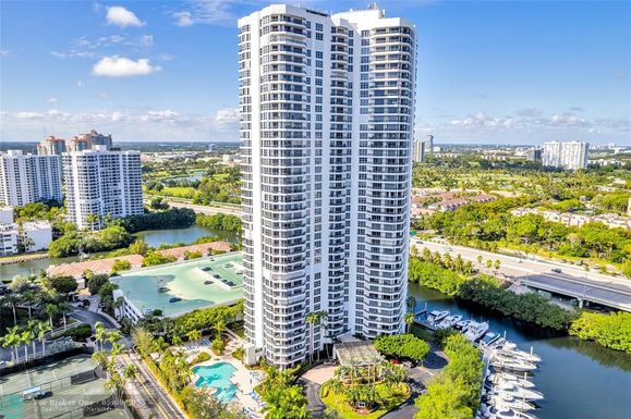 3500 Mystic Pointe Dr, Aventura, FL 33180
