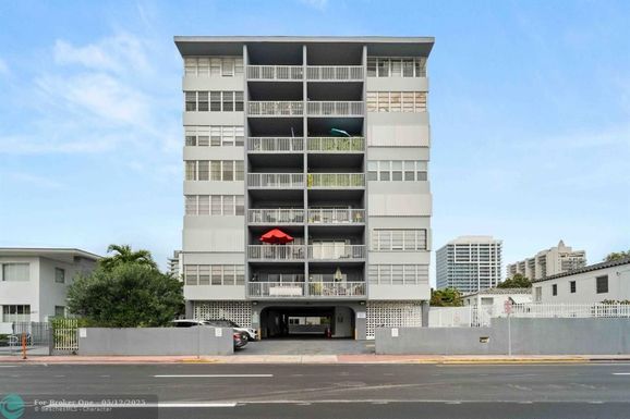 6855 Abbott Ave, Miami Beach, FL 33141