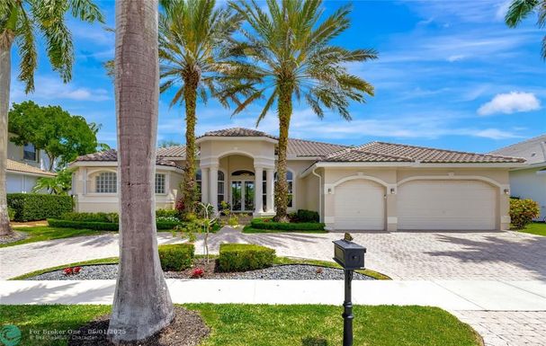 2529 Montclaire Cir, Weston, FL 33327