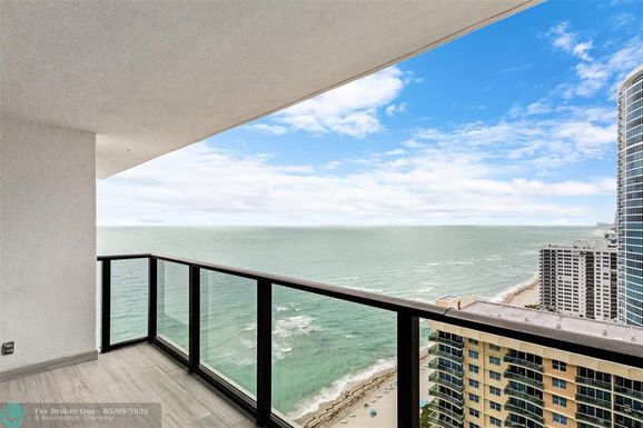 2301 Ocean Dr, Hollywood, FL 33019
