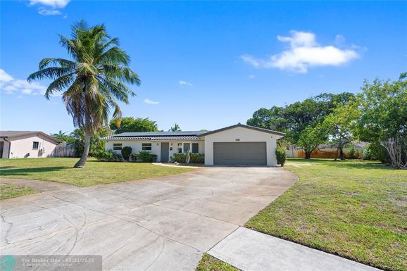4050 Edgewood Pl, Coconut Creek, FL 33066