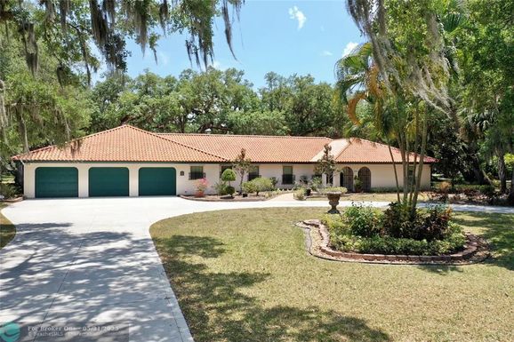2220 21st St, Okeechobee, FL 34974