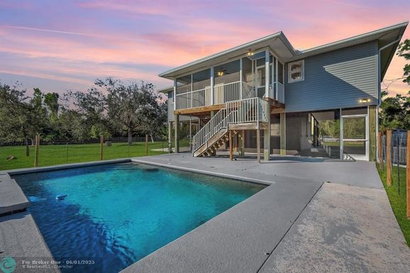 6401 Mannheim Rd, Bokeelia, FL 33922