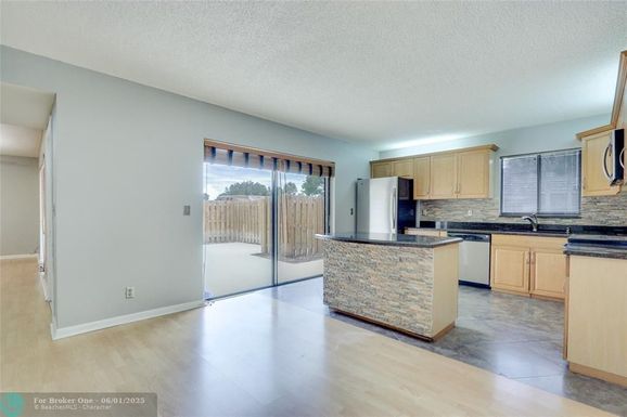 4091 Palm Bay Cir, West Palm Beach, FL 33406