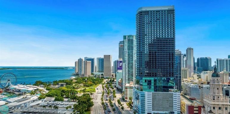 398 5th St, Miami, FL 33132