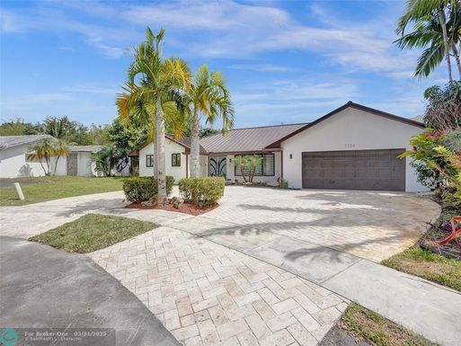 5220 31st Pl, Hollywood, FL 33021