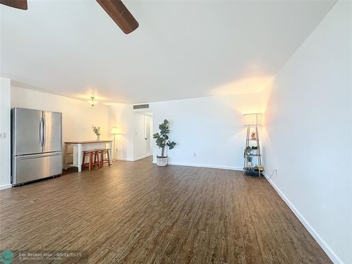 7133 Bay Dr, Miami Beach, FL 33141