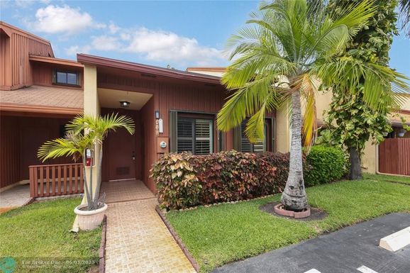 426 11th Ter, Dania Beach, FL 33004