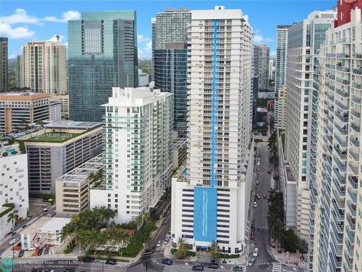 1200 Brickell Bay Dr, Miami, FL 33131