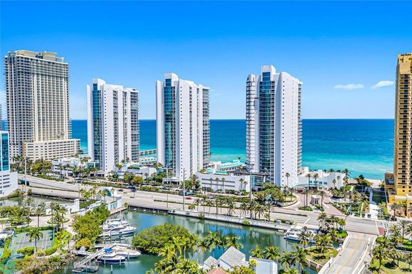 16445 Collins Ave, Sunny Isles Beach, FL 33160