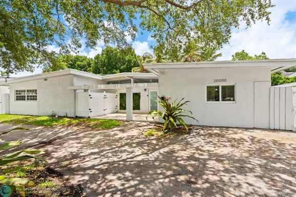 20000 Highland Lakes Blvd, Miami, FL 33179