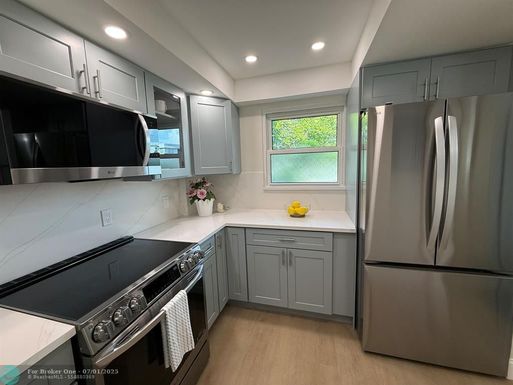 106 Royal Park Drive, Oakland Park, FL 33309