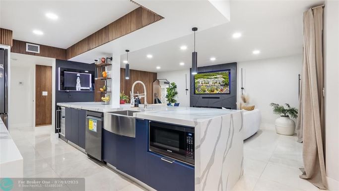 1410 Sheridan St, Hollywood, FL 33020
