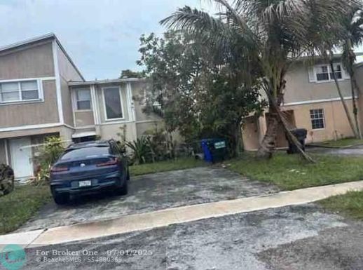 8008 6th St, North Lauderdale, FL 33068