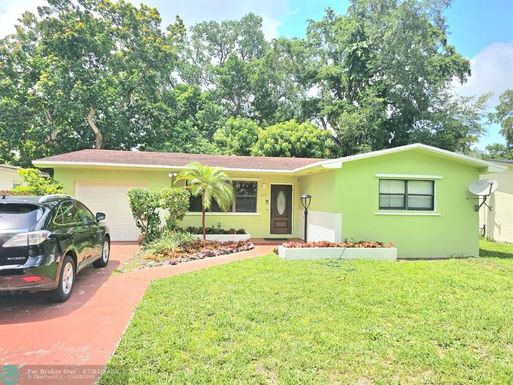 565 160th St, Miami, FL 33162
