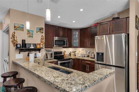 3074 Oakland Forest Dr, Oakland Park, FL 33309