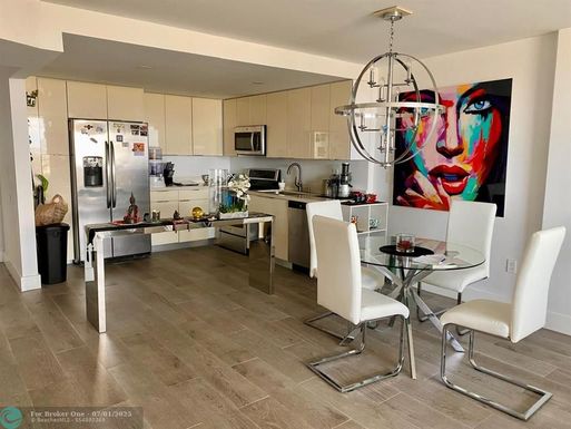 2780 183rd St, Aventura, FL 33160