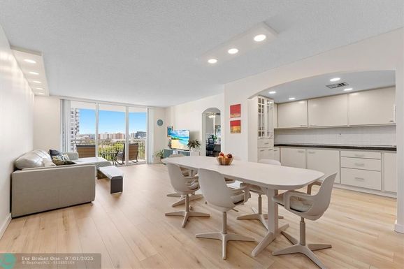 18081 Biscayne Blvd, Aventura, FL 33160