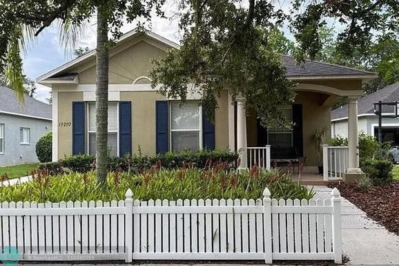 19207 Sea Mist Ln, Lutz, FL 33558