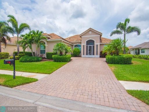 8255 Heather Ct, Vero Beach, FL 32967
